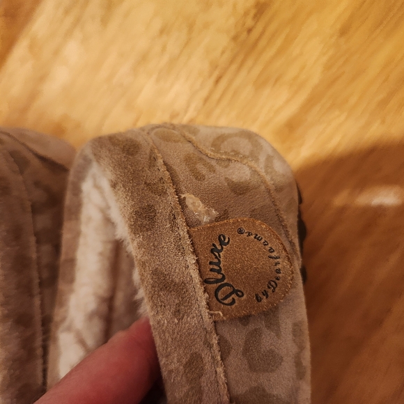 Deluxe by Dearfoam Girls Size 4 Slippers - Picture 3 of 4